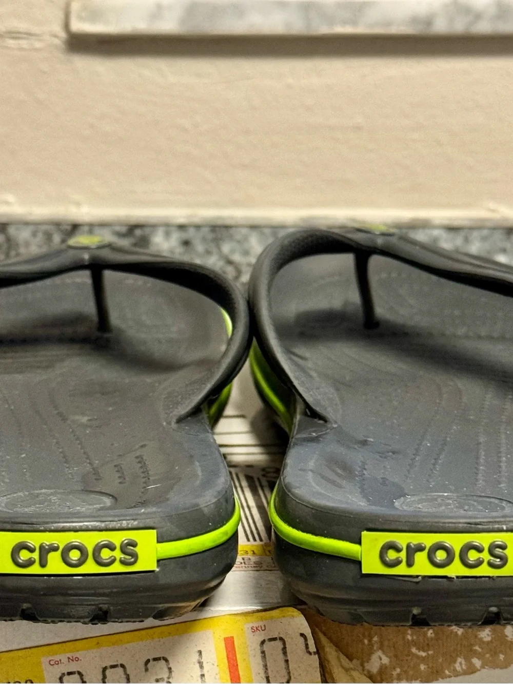 Crocs Crocband Flip Flops Men’s 11 Gray Lime Green Thong Sandals